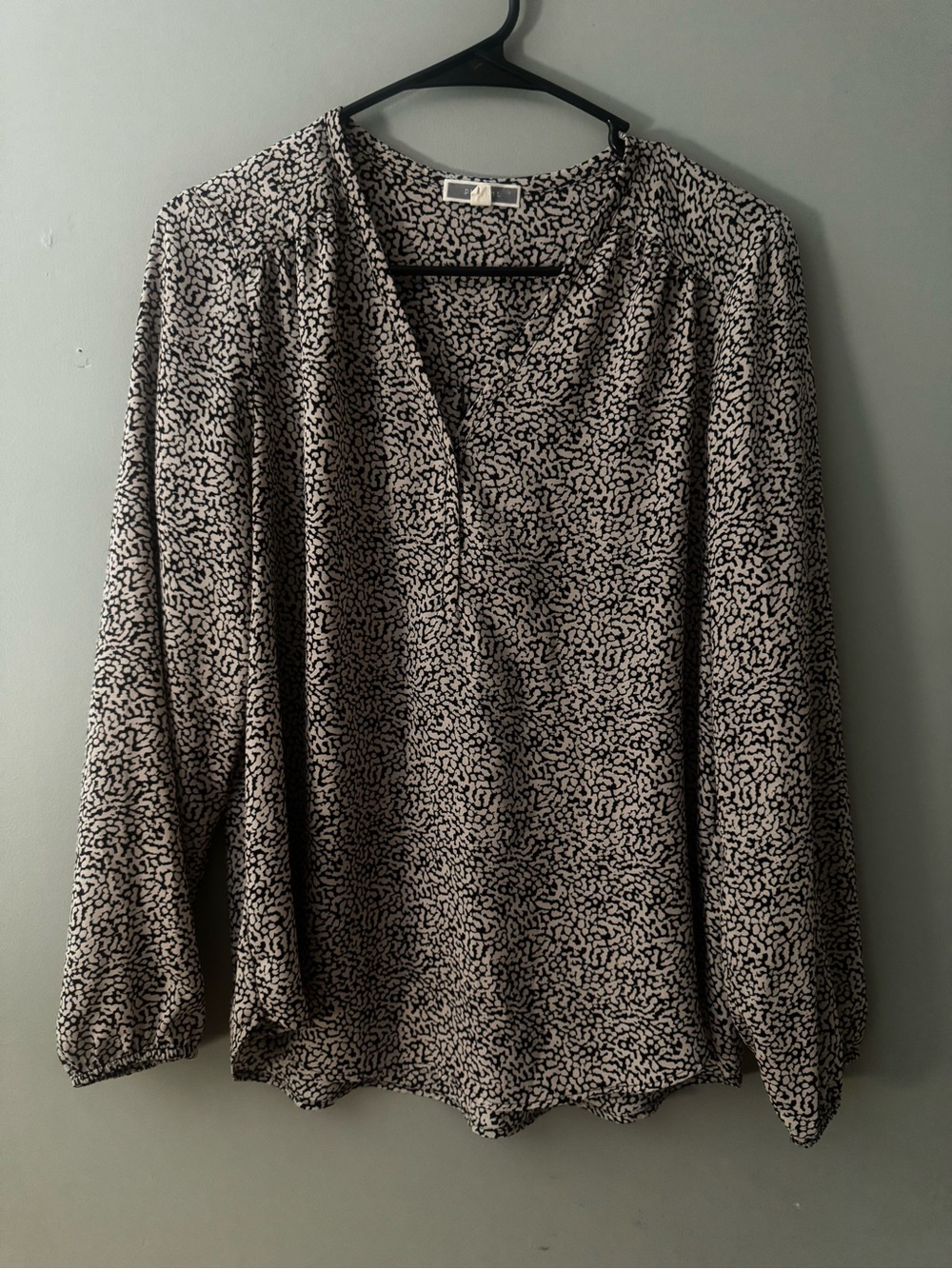 Pleione Black & Cream Printed V-Neck Long Sleeve Blouse